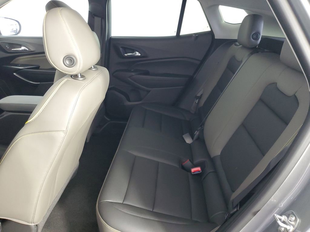 Used 2026 Chevrolet Trax ACTIV image 13