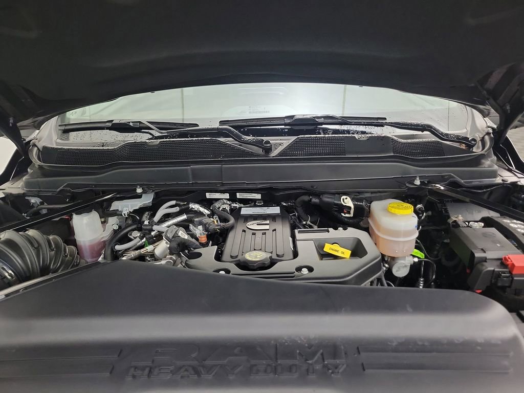 Used 2025 RAM 2500 Laramie AWD/4WD image 32