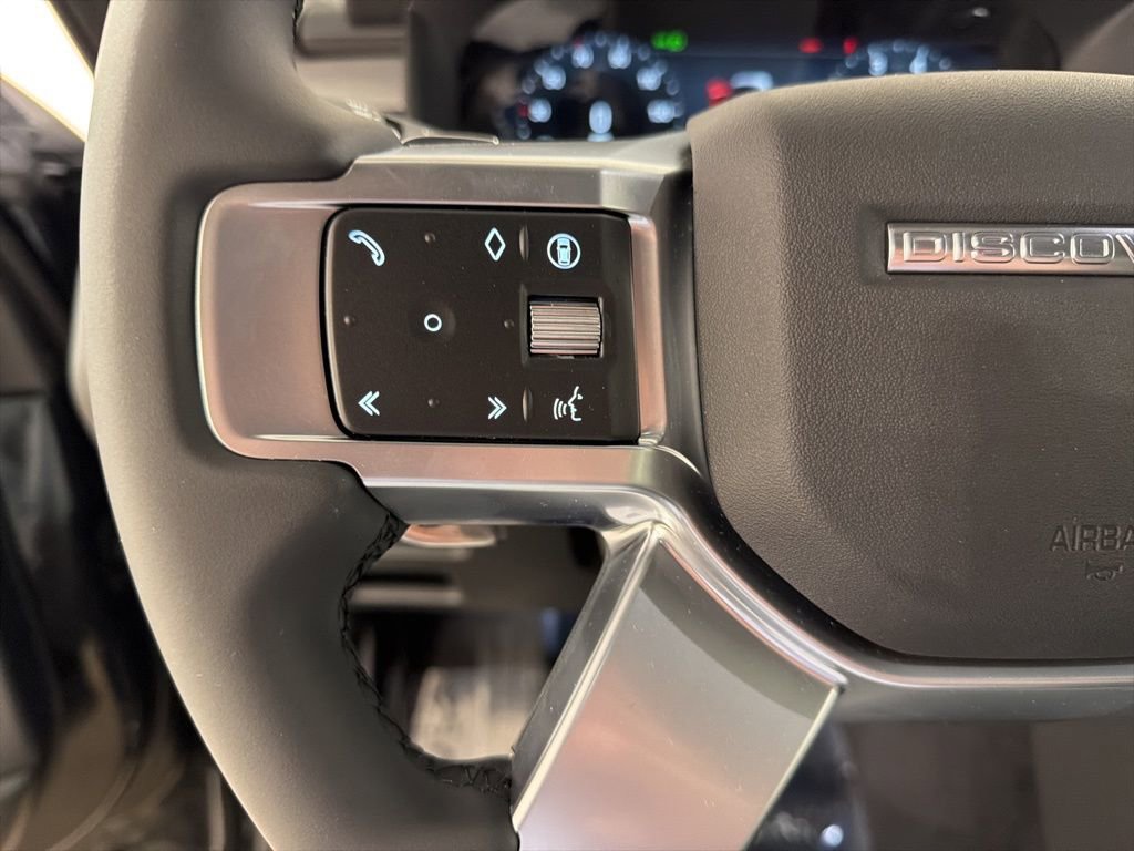 New 2026 Land Rover Discovery Dynamic SE image 12