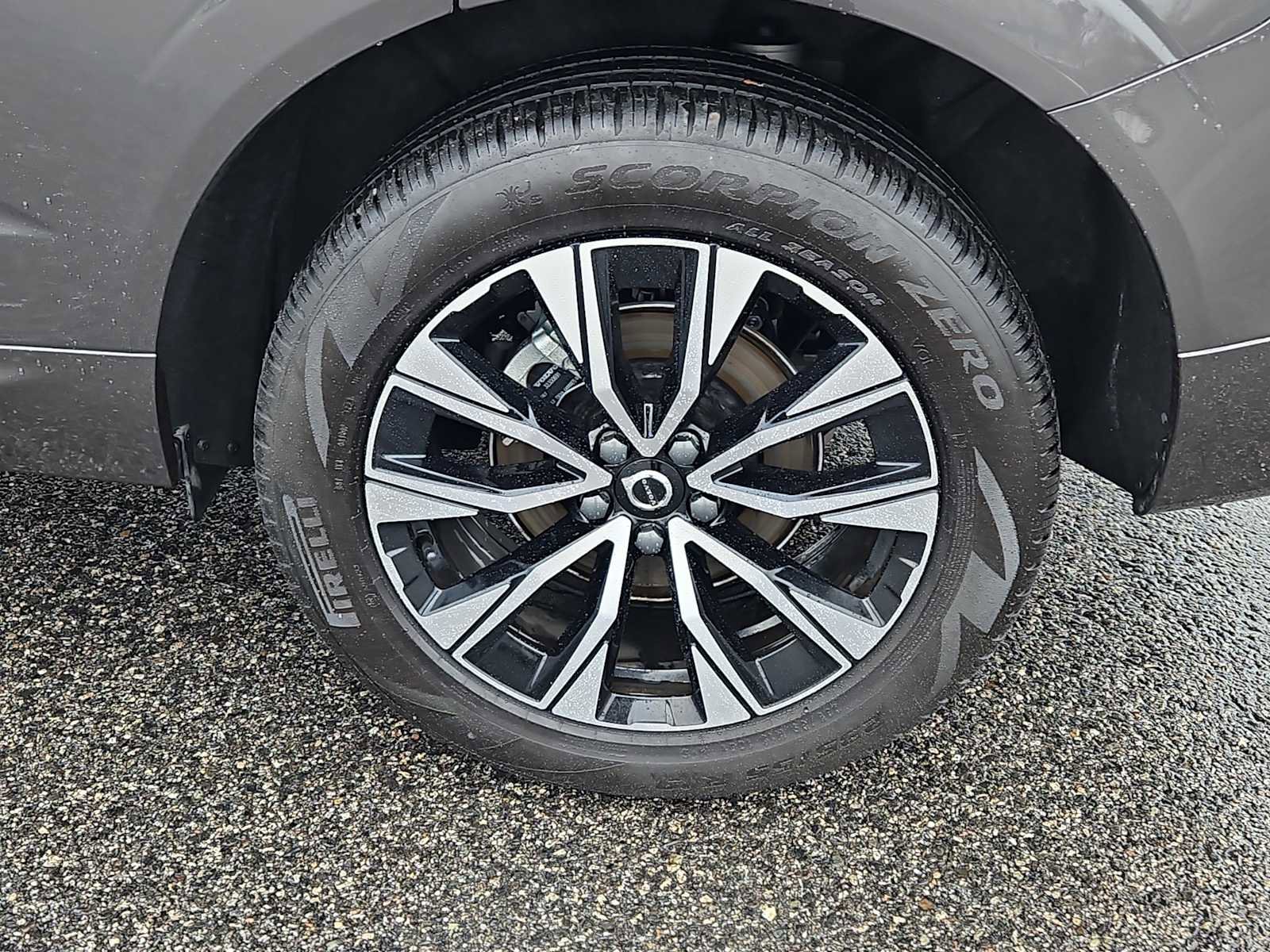 Used 2023 Volvo XC60 B5 Plus w/ Climate Package image 8