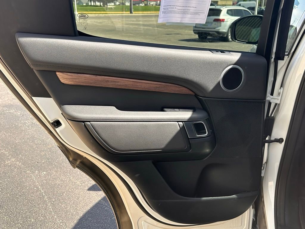 Used 2020 Land Rover Discovery HSE AWD/4WD image 15