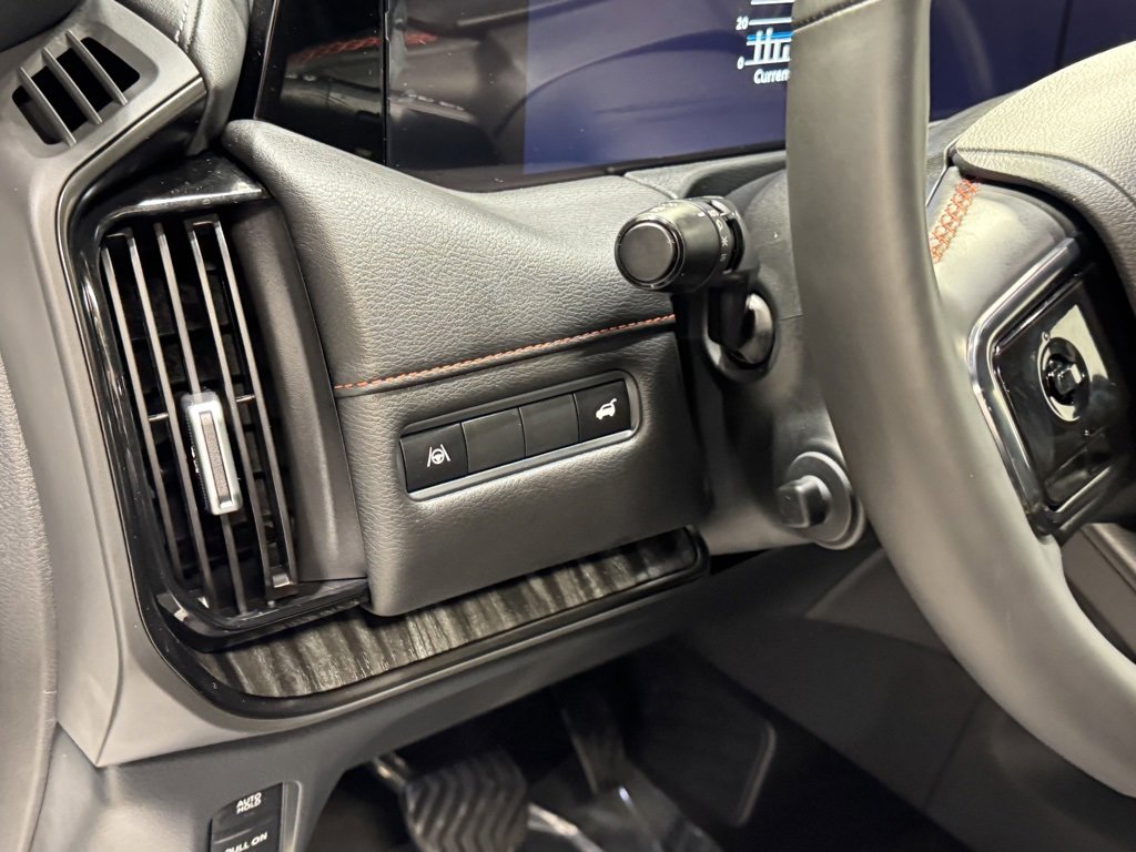 Certified 2025 Nissan Armada PRO-4X image 16