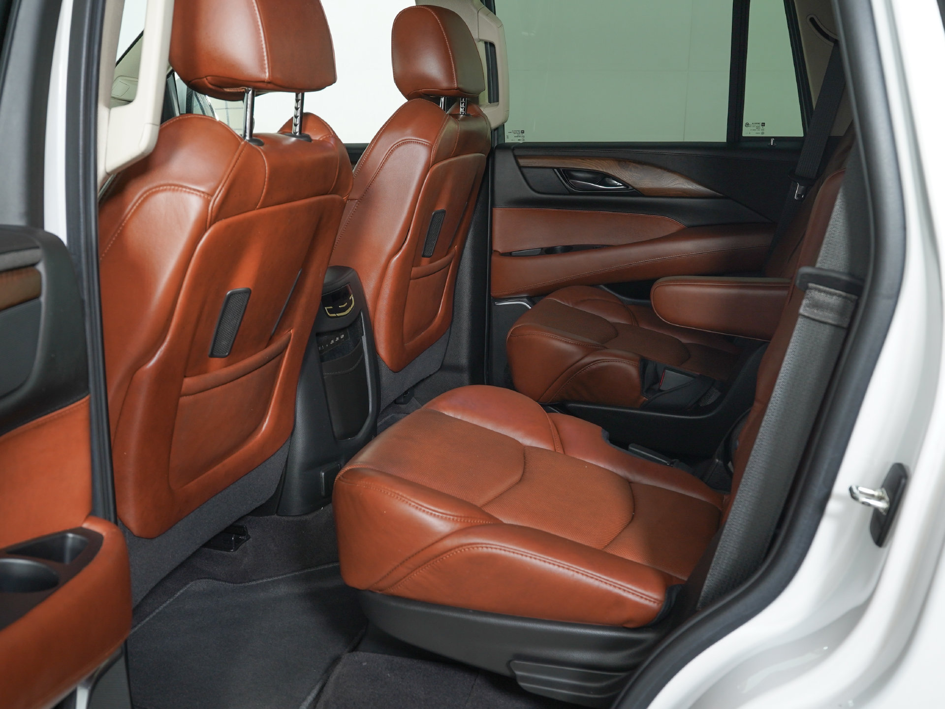 Used 2020 Cadillac Escalade Premium Luxury AWD/4WD image 15