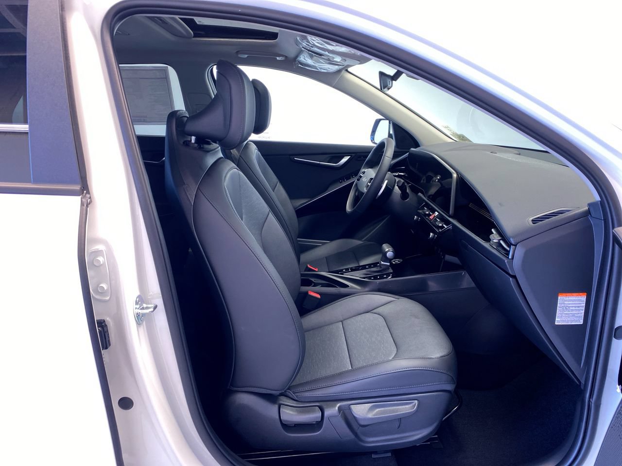 New 2026 Kia Niro FWD image 30