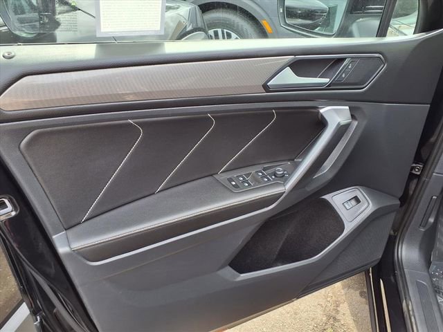 Used 2024 Volkswagen Tiguan SE image 11