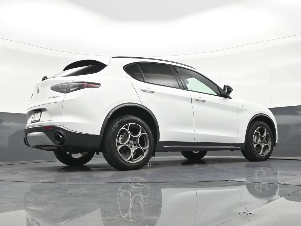 Used 2024 Alfa Romeo Stelvio Ti AWD/4WD image 27
