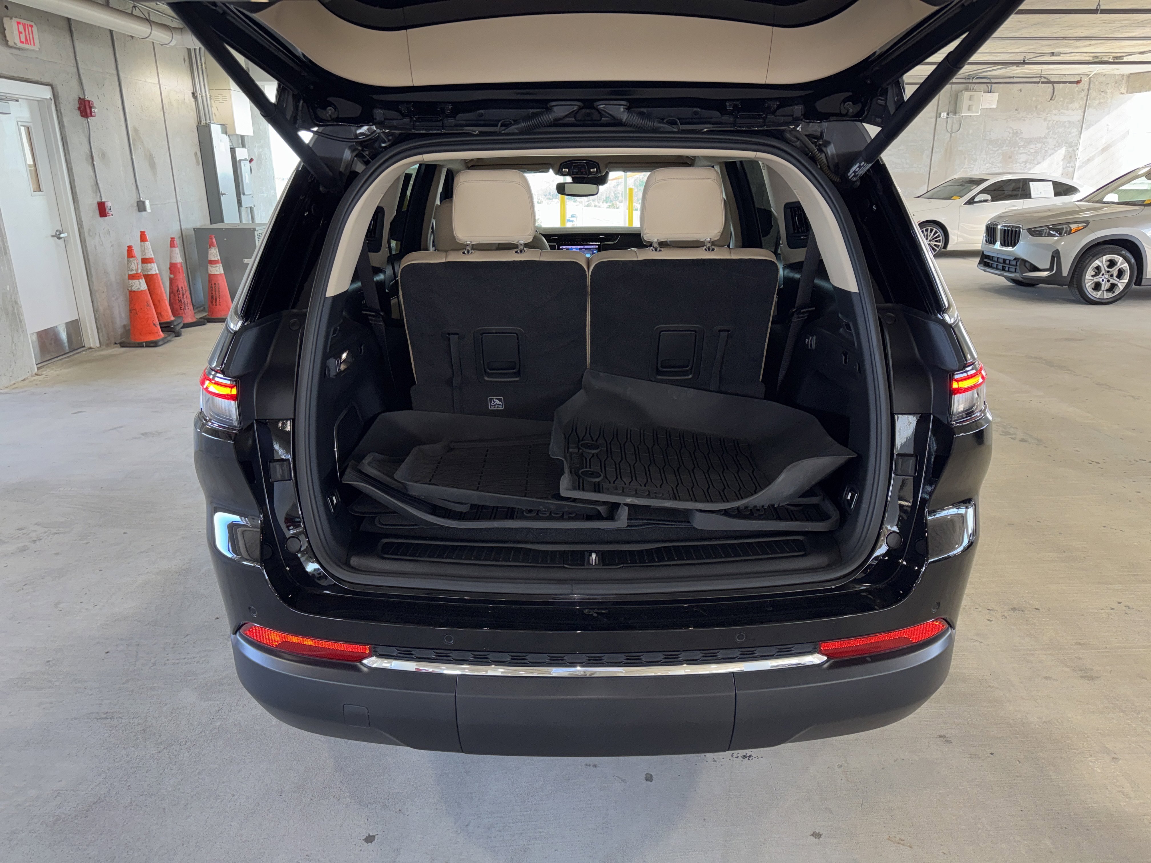 Used 2022 Jeep Grand Cherokee L Limited image 14