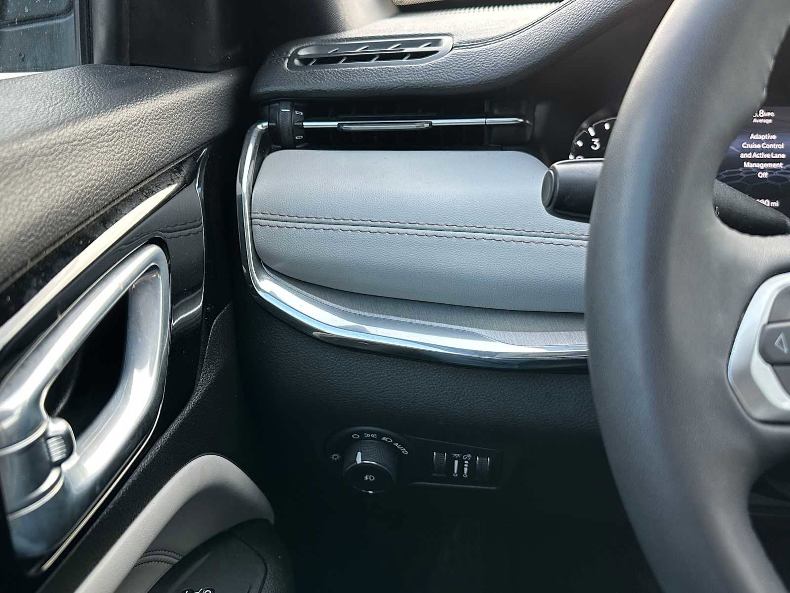 Used 2024 Jeep Compass Limited image 31