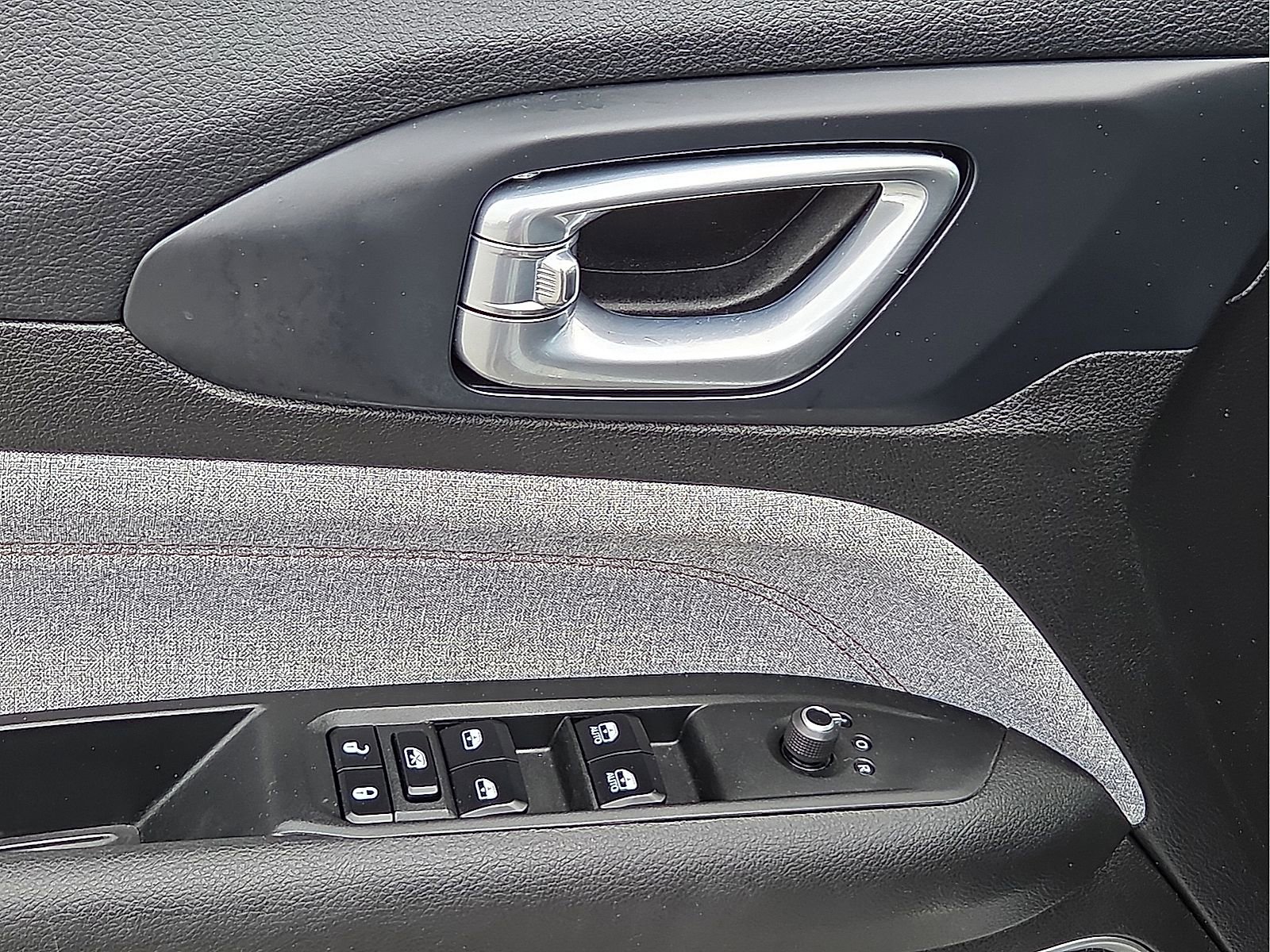 Used 2023 Jeep Compass Latitude AWD/4WD image 13