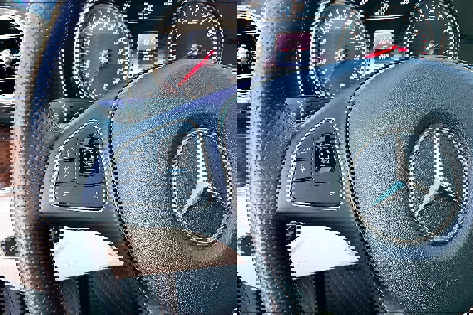 Used 2018 Mercedes-Benz E 300 image 23