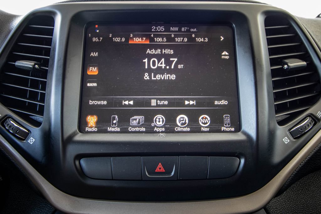 Used 2015 Jeep Cherokee Latitude w/ Cold Weather Group AWD/4WD image 38