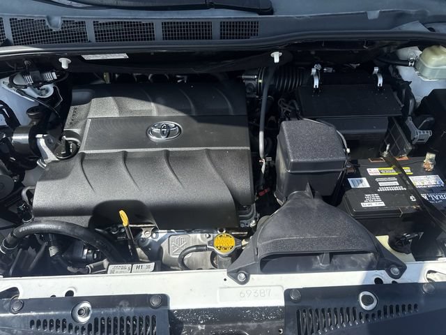 Used 2015 Toyota Sienna SE w/ SE Preferred Package FWD image 30