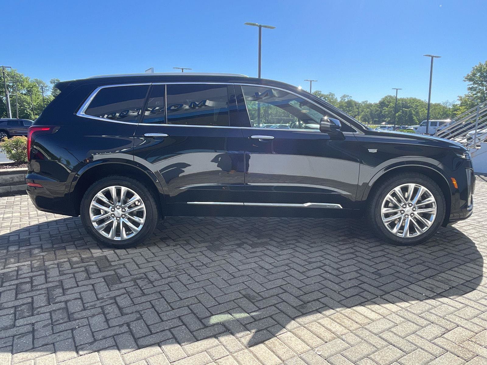 Used 2024 Cadillac XT6 Premium Luxury w/ LPO, Floor Liner Package AWD/4WD image 6