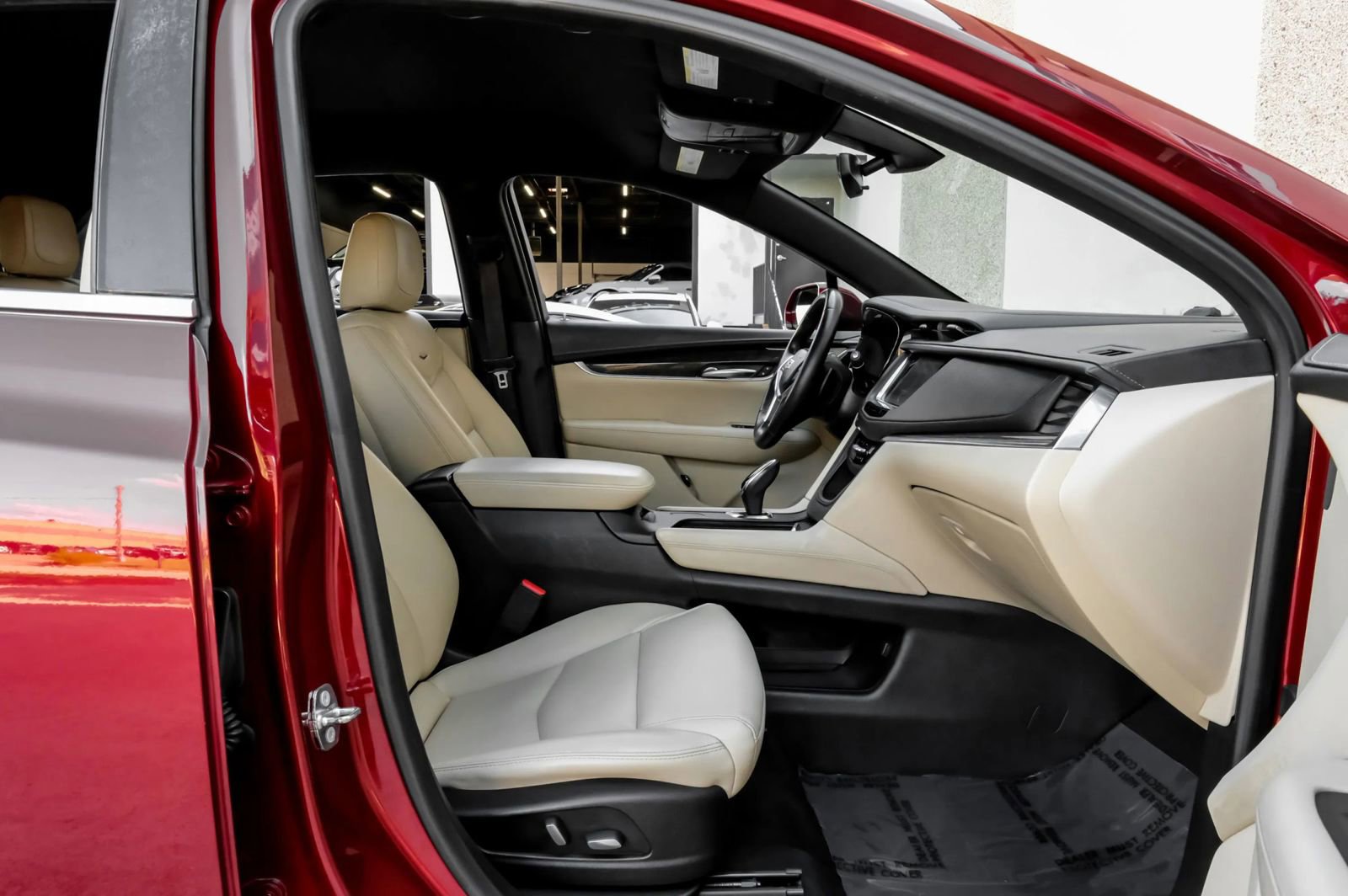 Used 2018 Cadillac XT5 FWD image 40