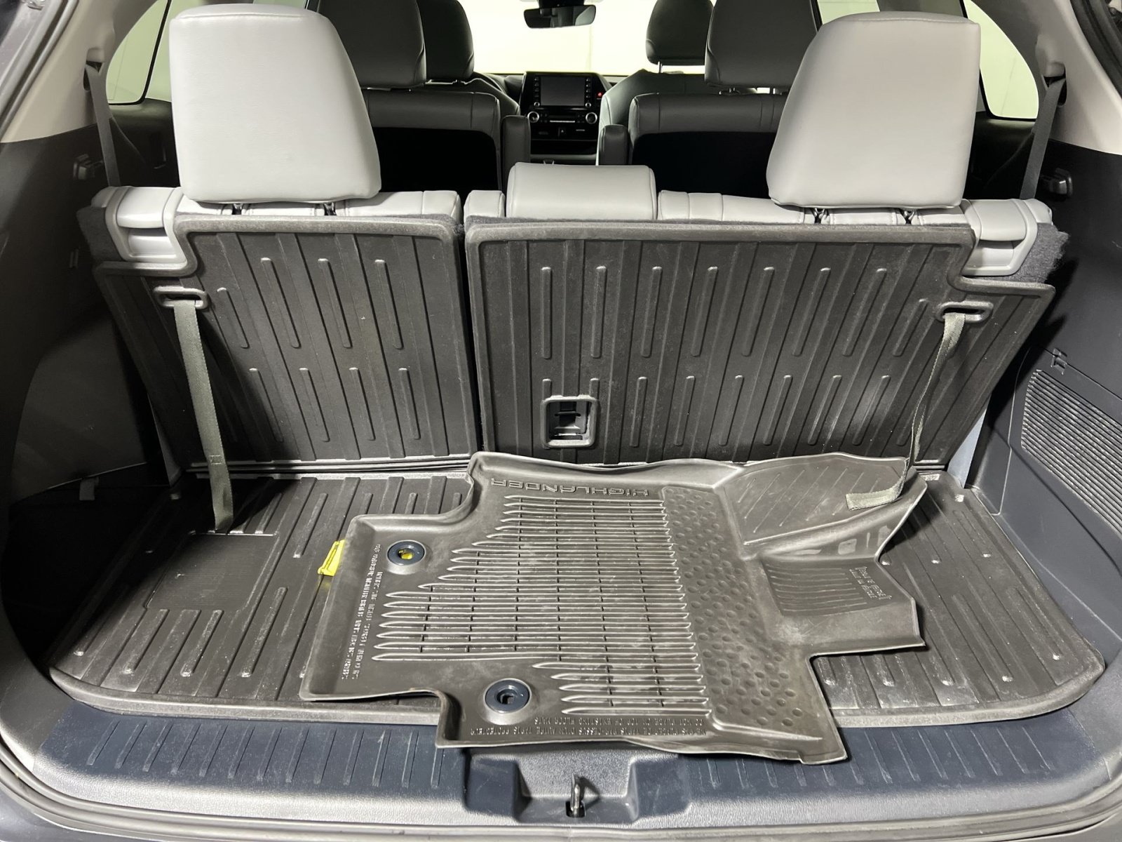 Used 2022 Toyota Highlander XLE AWD/4WD image 26