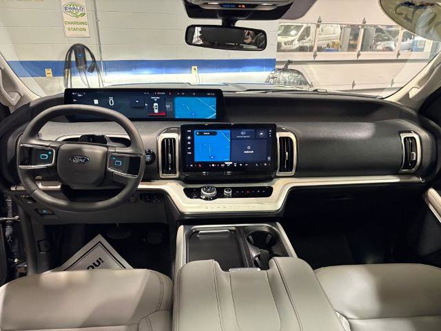 Certified 2025 Ford Expedition Active AWD/4WD image 12