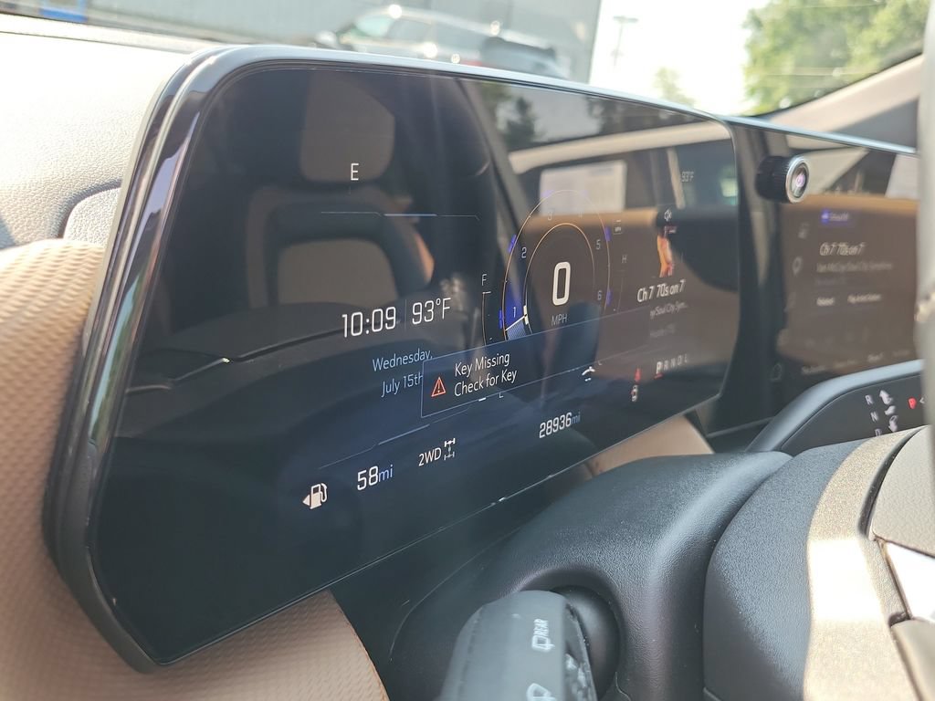 Used 2025 Chevrolet Equinox ACTIV w/ Safety and Technology Package AWD/4WD image 30