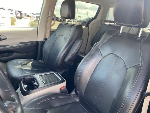 Used 2022 Chrysler Pacifica Touring-L FWD image 7