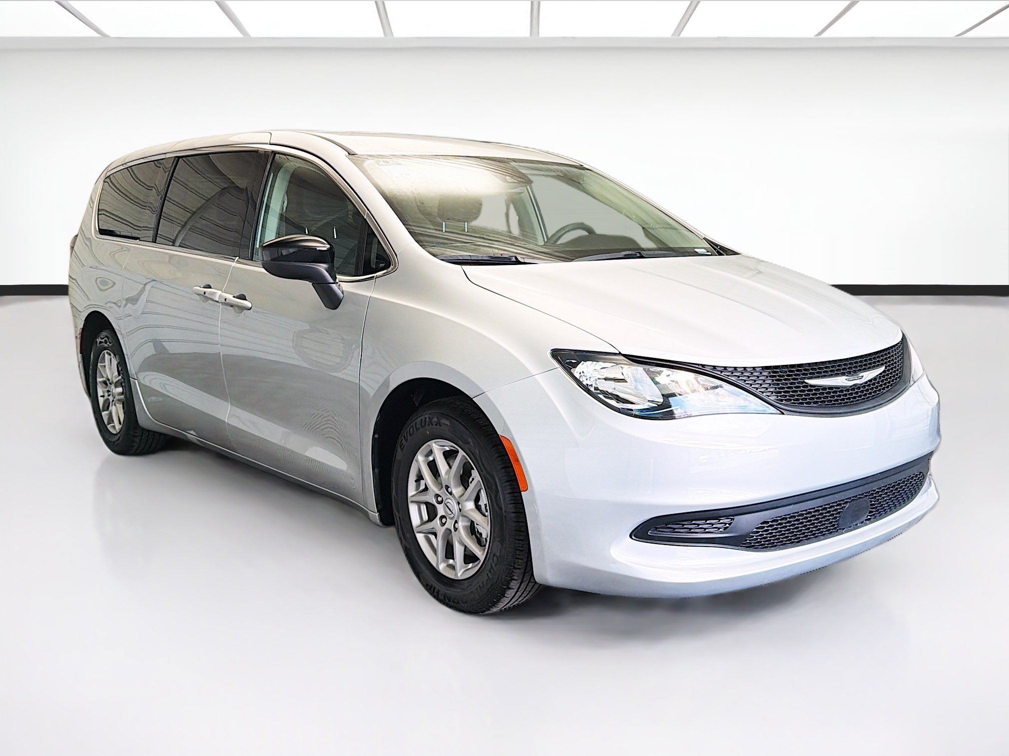 Used 2024 Chrysler Voyager LX FWD image 3