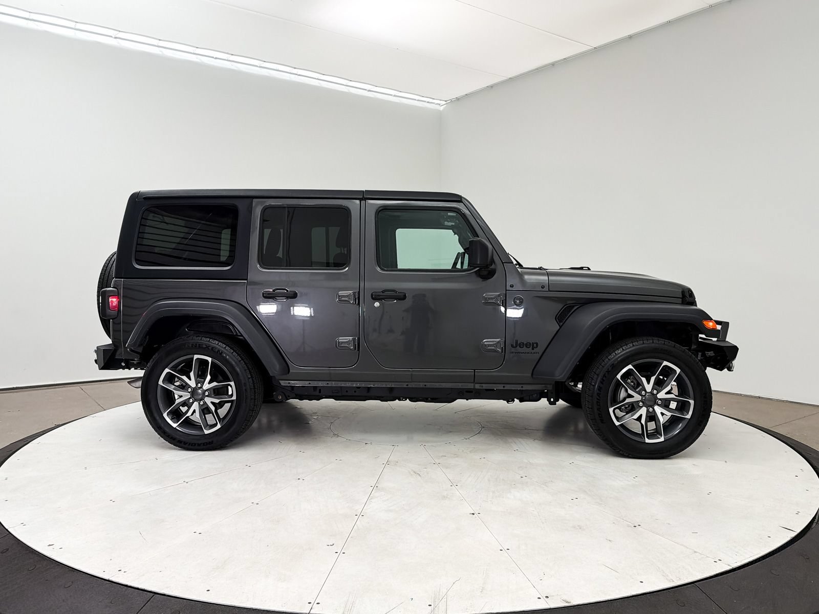 Used 2024 Jeep Wrangler Unlimited Sport AWD/4WD image 28