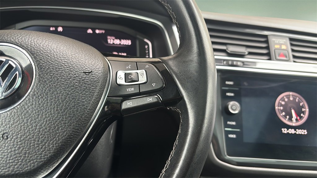 Used 2020 Volkswagen Tiguan SEL Premium R-Line image 28