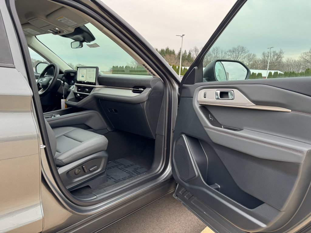 New 2026 Ford Explorer Active w/ Active Comfort Package image 13