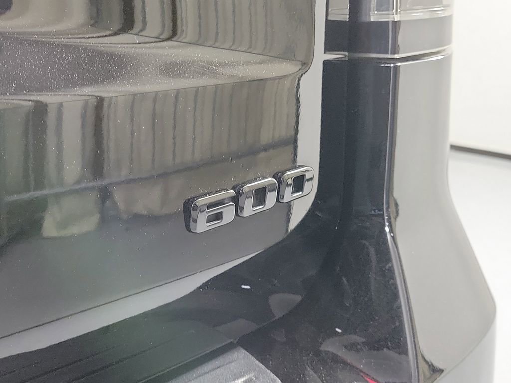 Used 2023 Cadillac Escalade ESV Sport w/ LPO, ONYX Package image 6