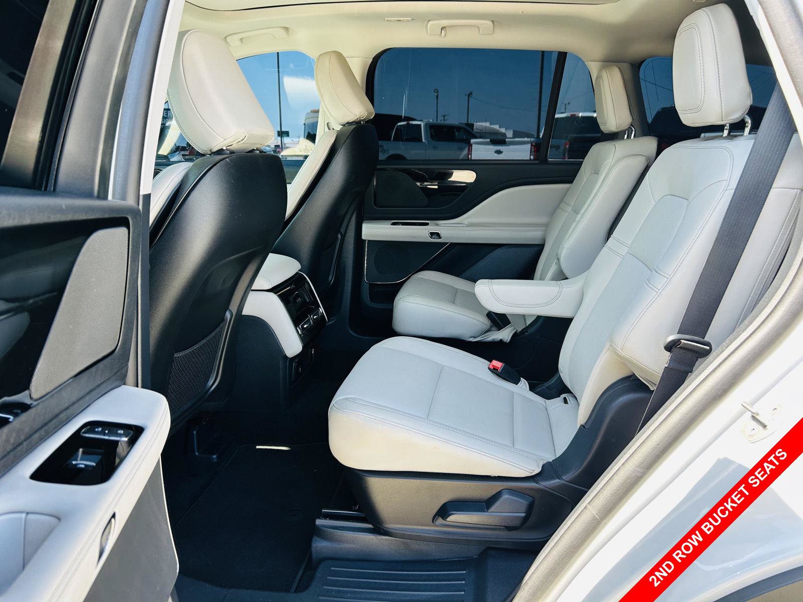 Used 2025 Lincoln Aviator AWD image 32