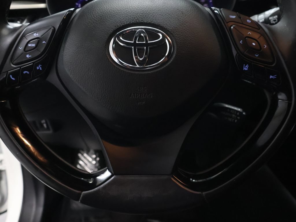 Used 2019 Toyota C-HR XLE FWD image 18