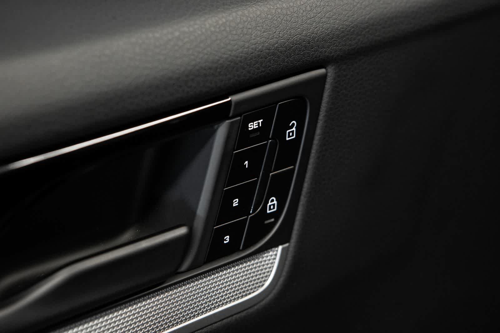 Certified 2024 Porsche Cayenne Coupe AWD/4WD image 21