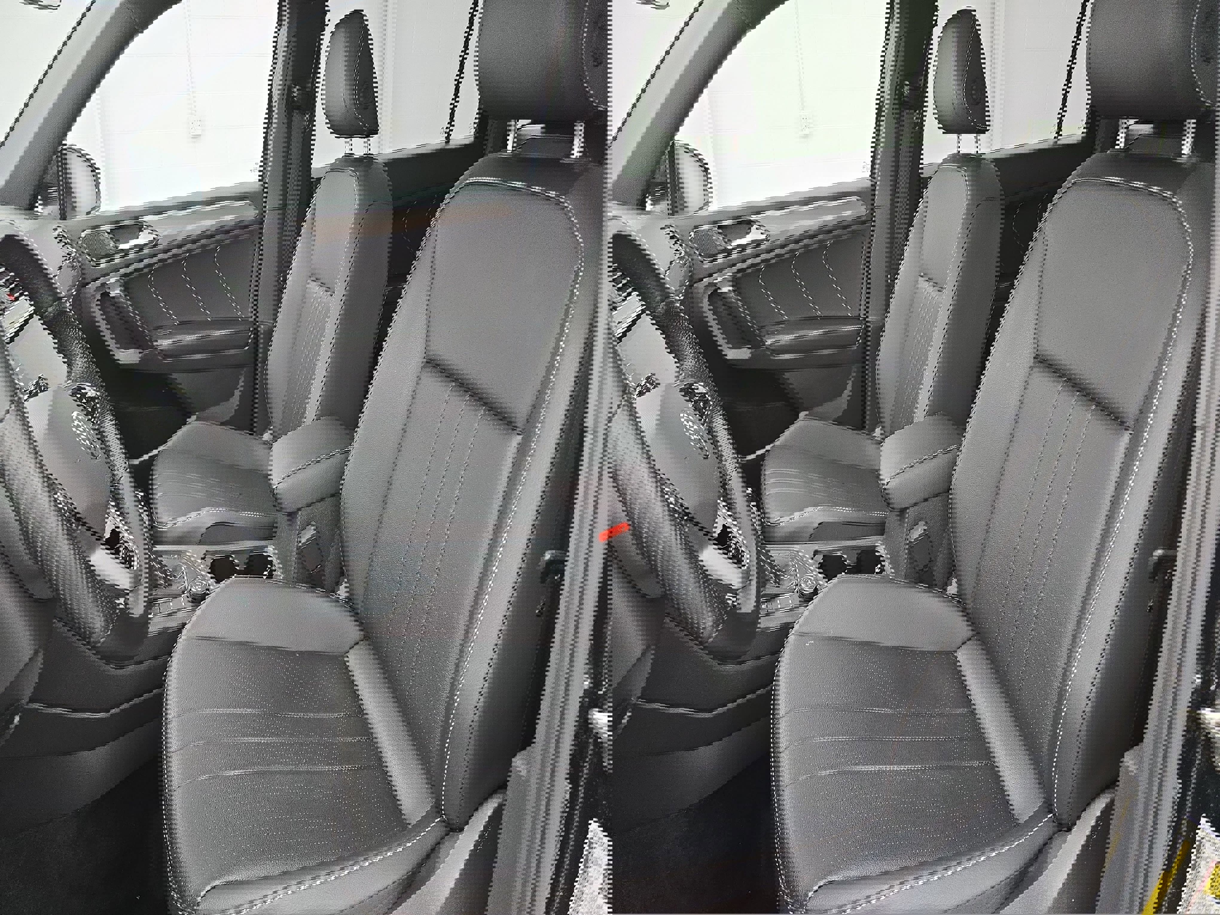 Certified 2024 Volkswagen Tiguan SE R-Line image 15