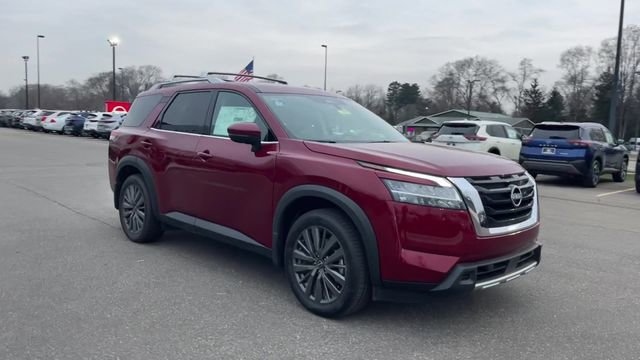 Used 2023 Nissan Pathfinder SL w/ SL Premium Package AWD/4WD image 2