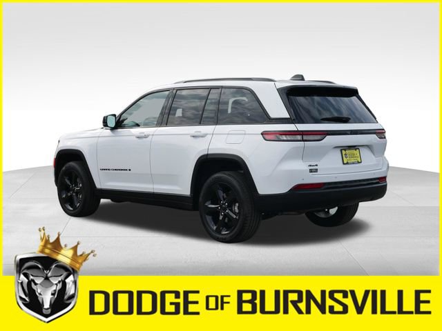 Used 2023 Jeep Grand Cherokee Altitude image 7