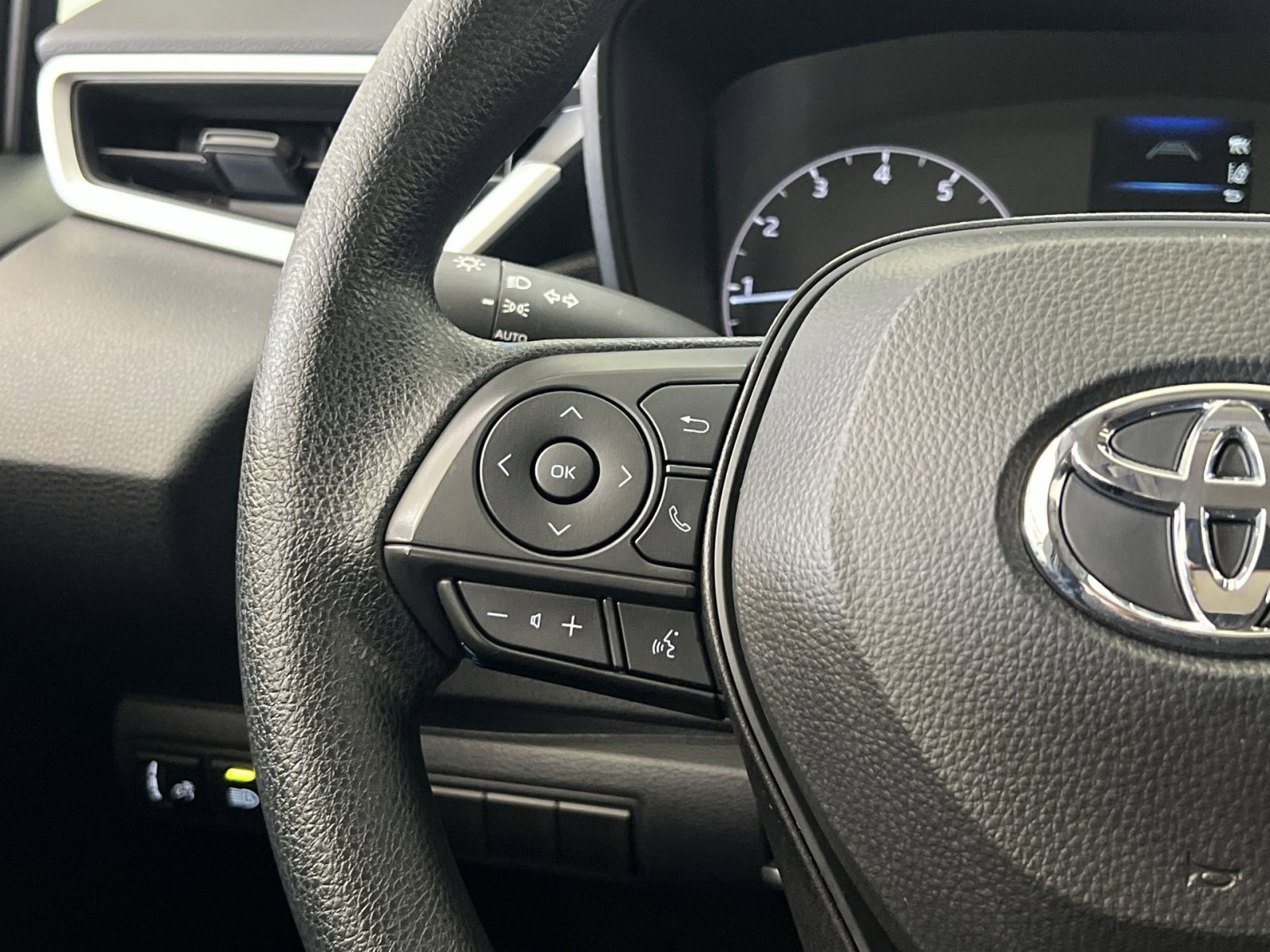 Used 2024 Toyota Corolla LE image 31