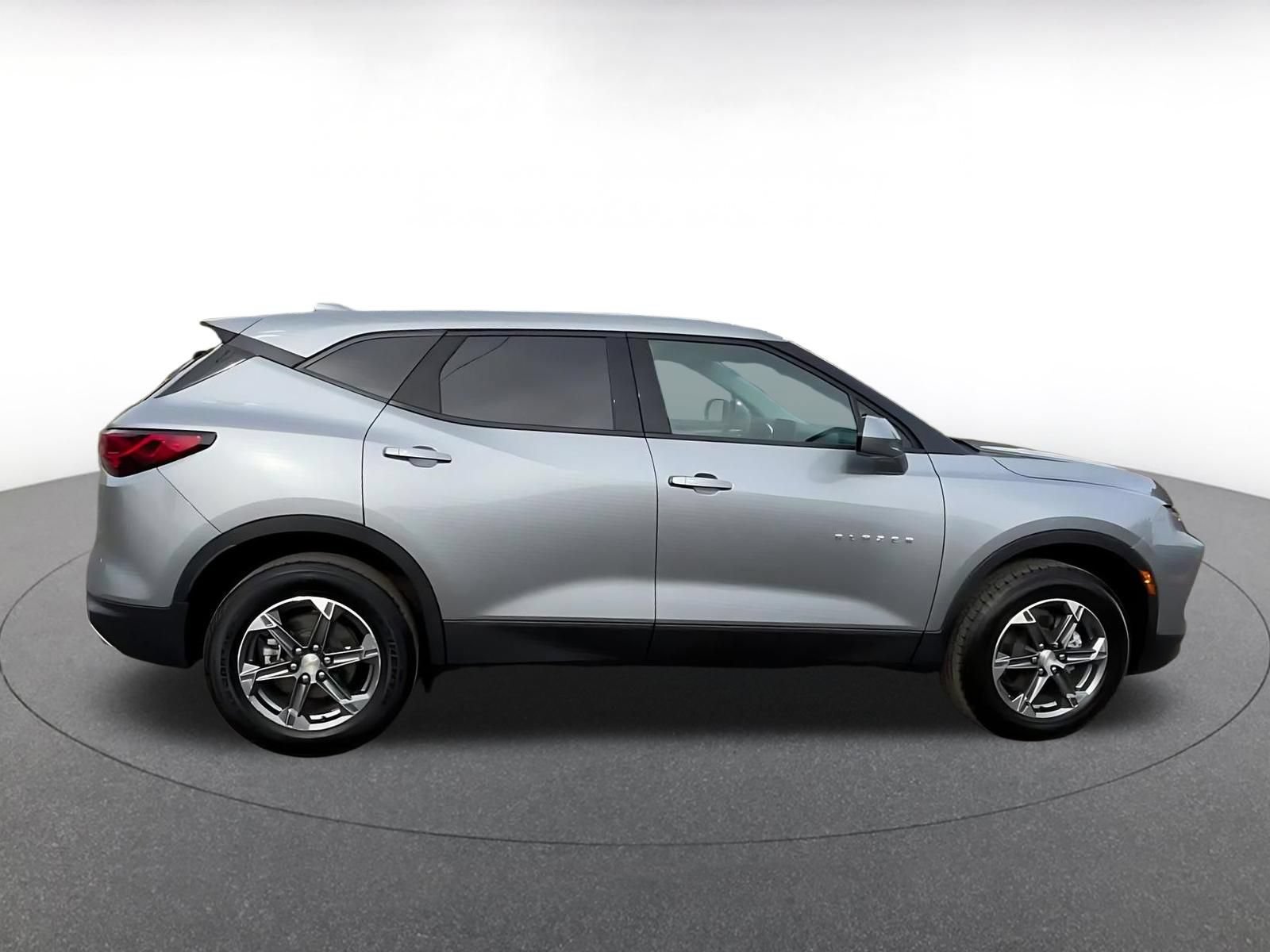 Used 2025 Chevrolet Blazer LT FWD image 16