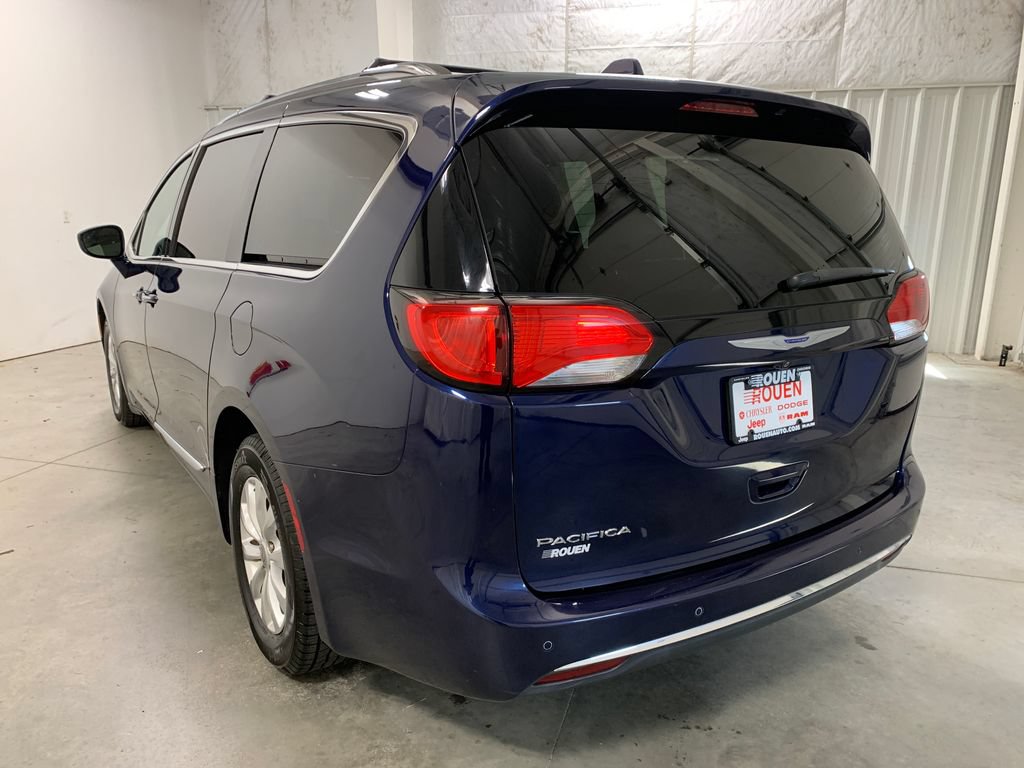 Used 2018 Chrysler Pacifica Touring-L FWD image 5