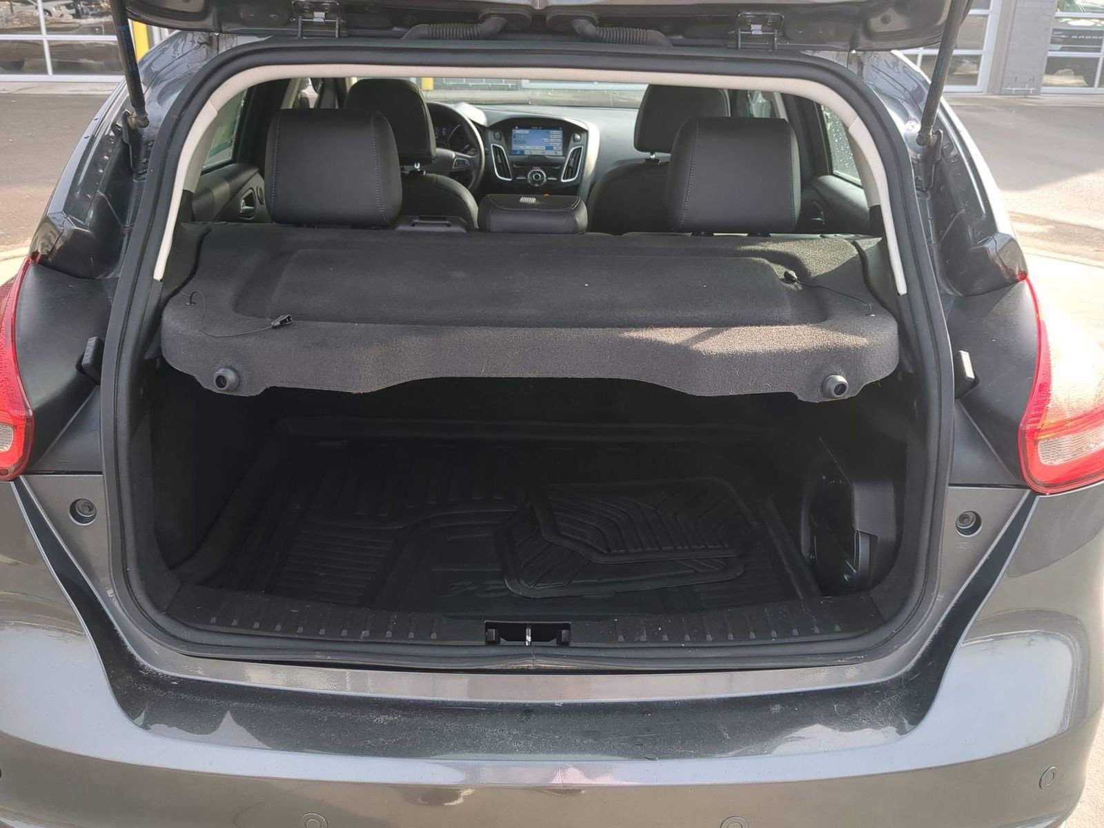 Used 2017 Ford Focus Titanium image 37