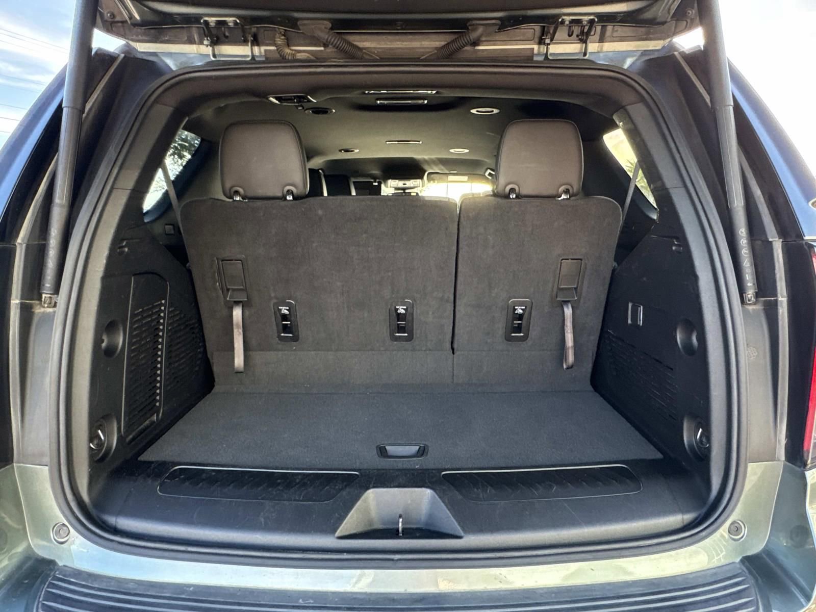 Used 2024 Chevrolet Tahoe LT RWD image 9