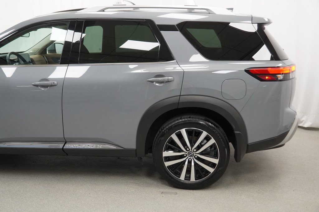 Used 2024 Nissan Pathfinder Platinum w/ Cargo Package image 18