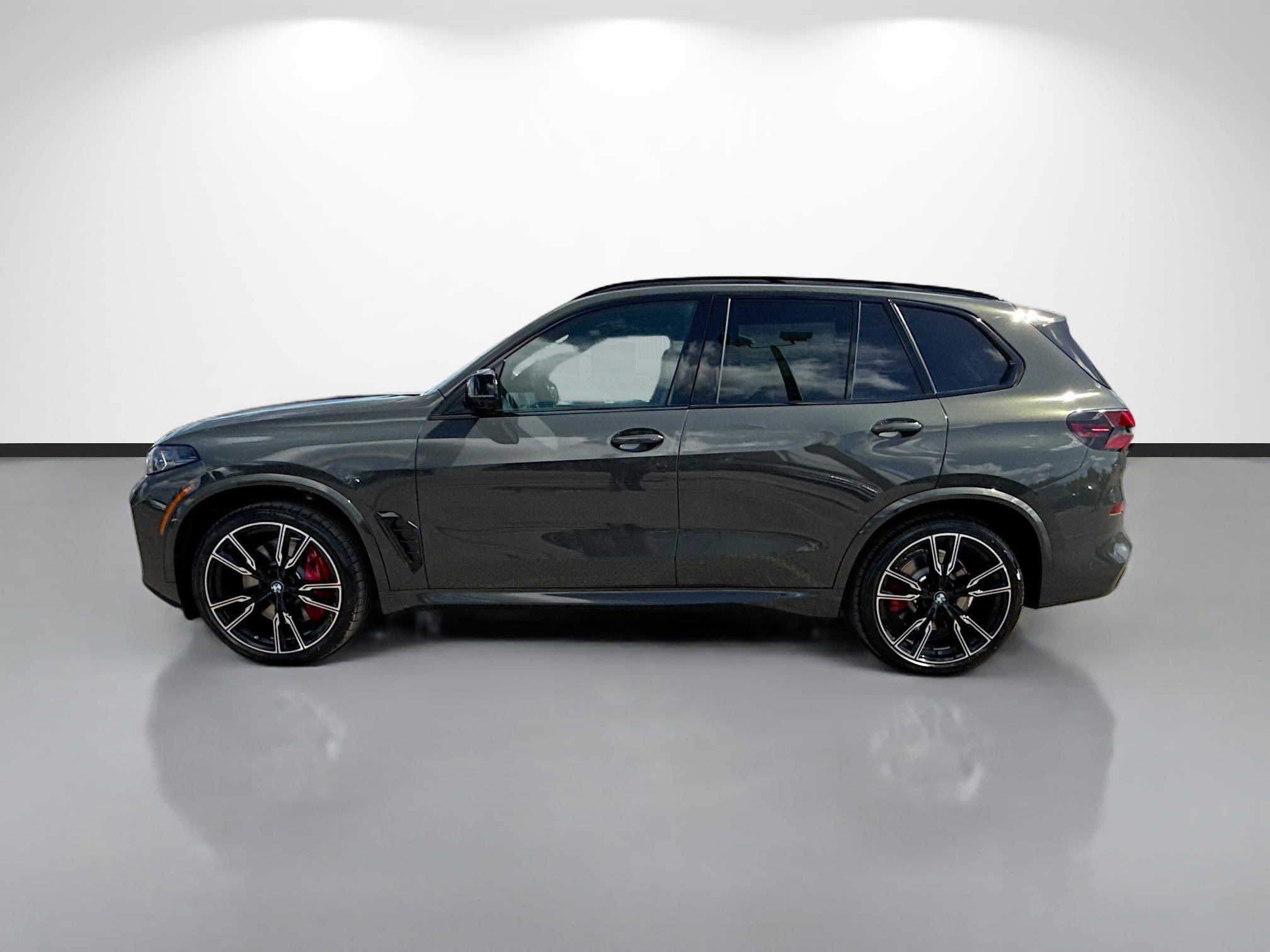 New 2026 BMW X5 M60i image 6