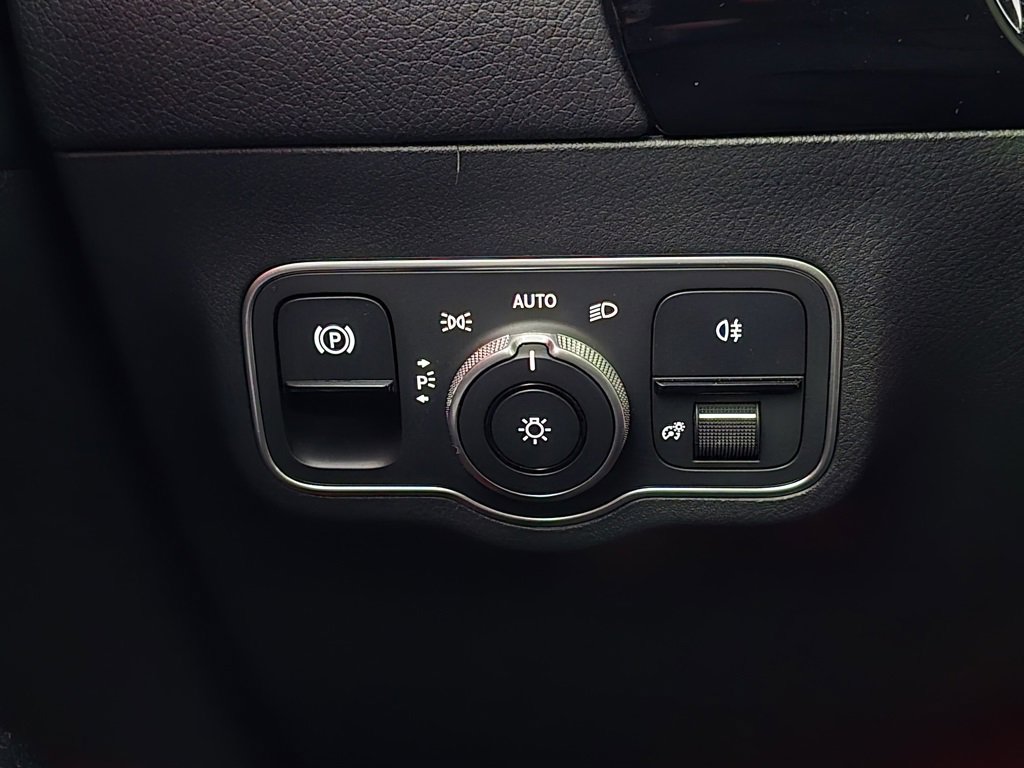 Used 2025 Mercedes-Benz GLA 35 AMG 4MATIC image 31