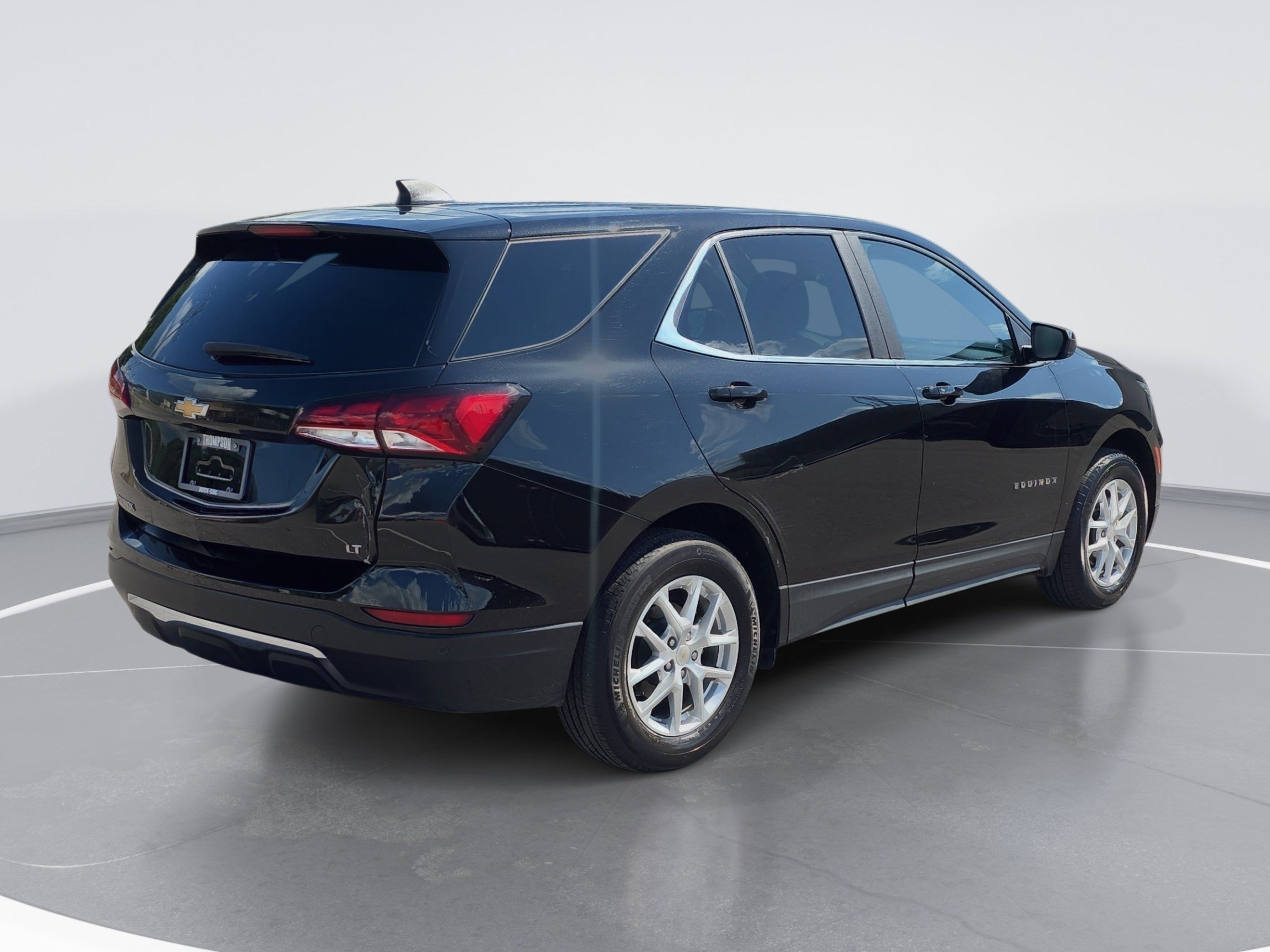Used 2023 Chevrolet Equinox LT FWD image 3