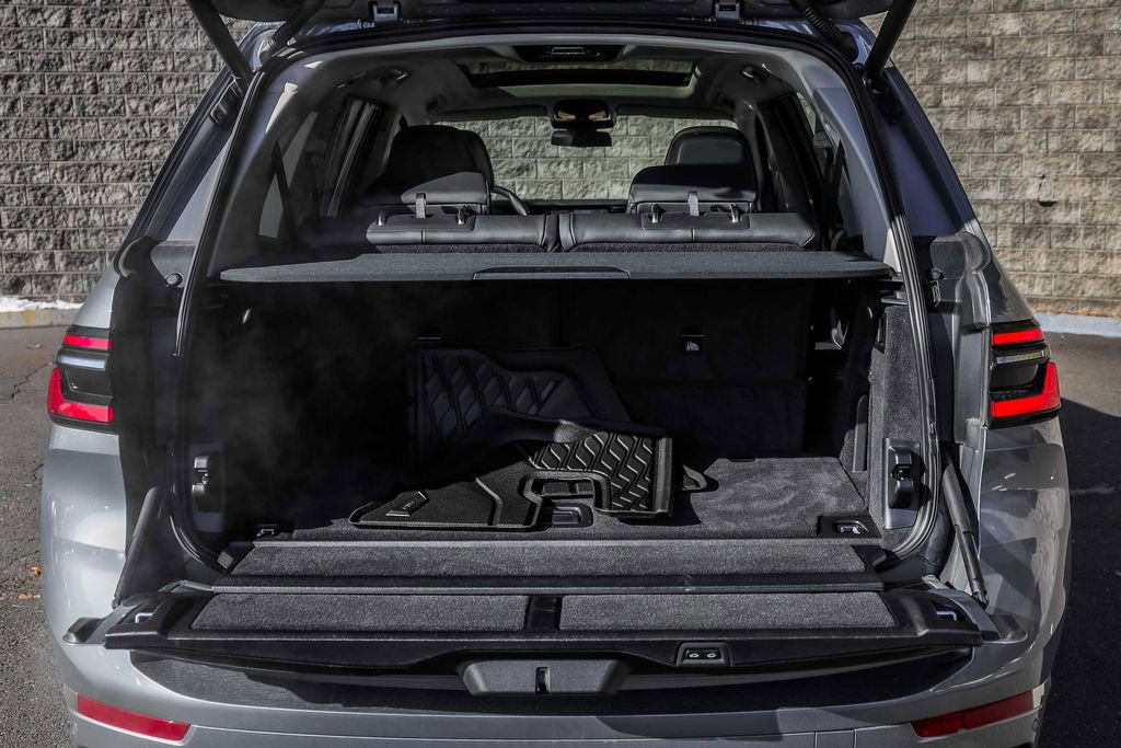 Used 2024 BMW X7 xDrive40i w/ Premium Package image 17