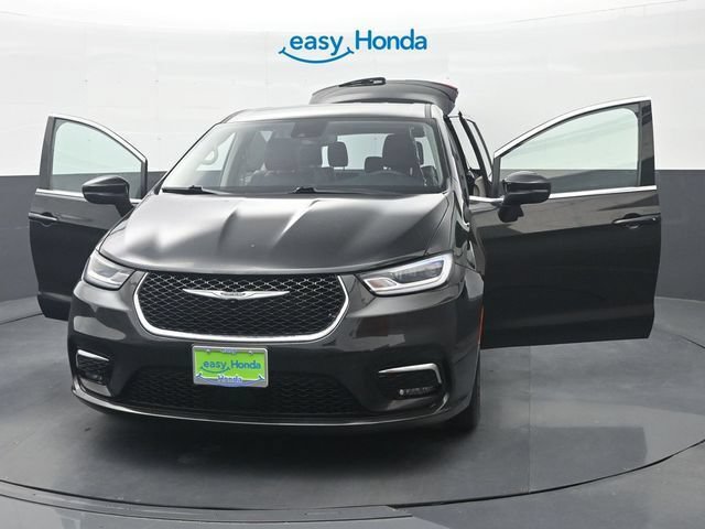 Used 2023 Chrysler Pacifica Touring-L FWD image 37
