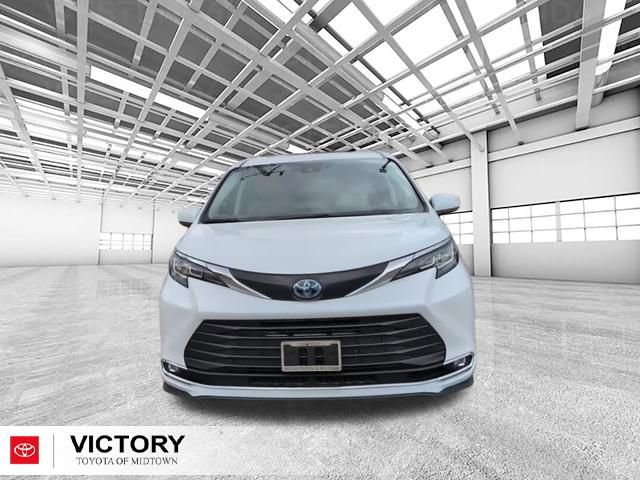 Certified 2023 Toyota Sienna XLE FWD image 8