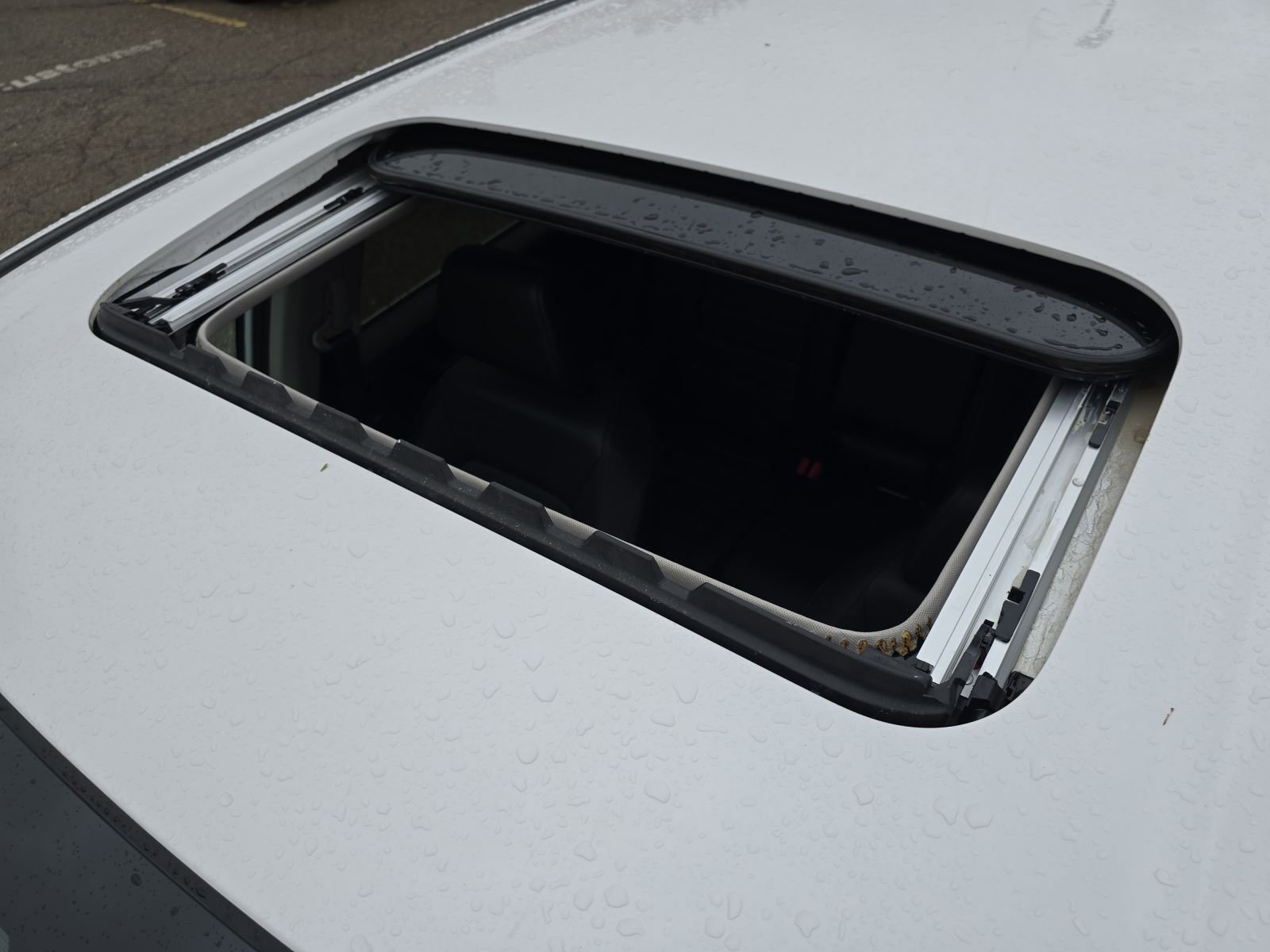 Used 2024 Honda CR-V EX-L image 4