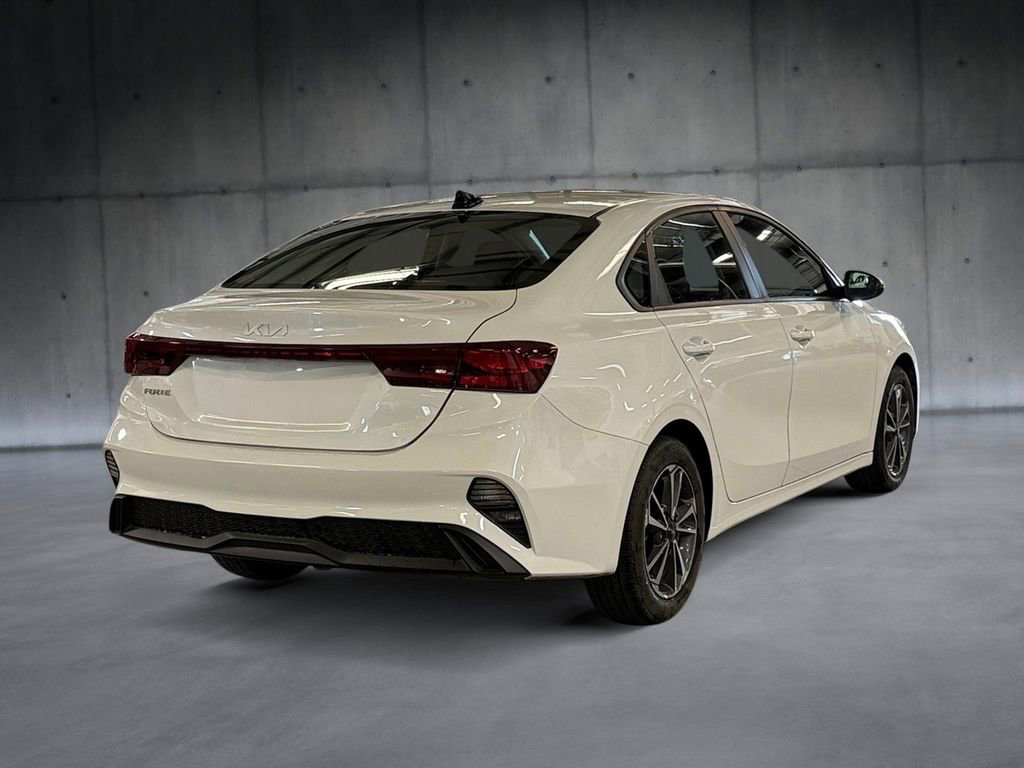 Used 2024 Kia Forte LXS w/ LXS Technology Package FWD image 5