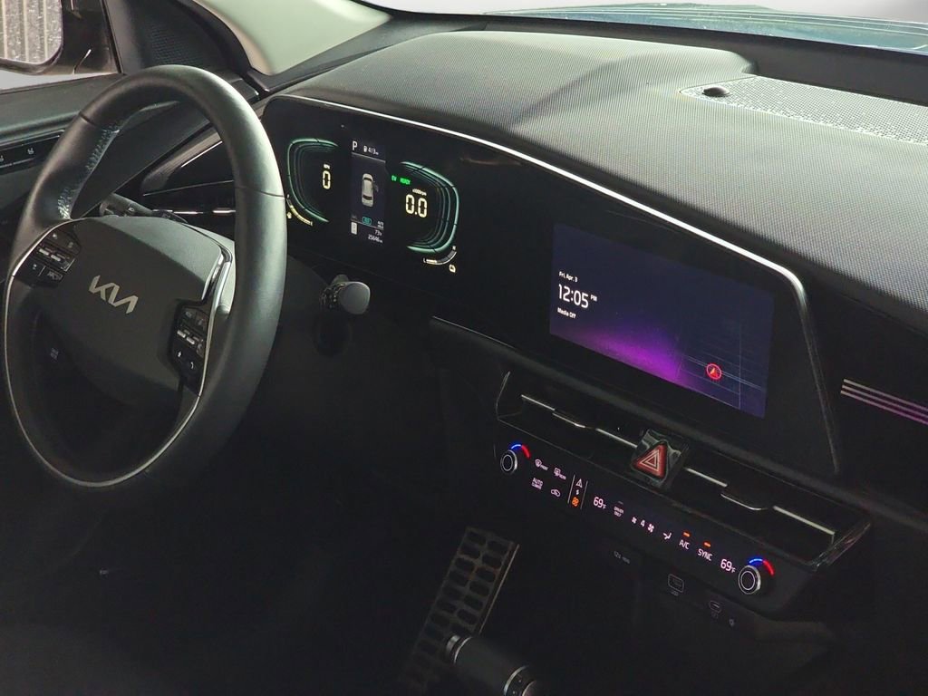 Used 2023 Kia Niro SX Touring image 15