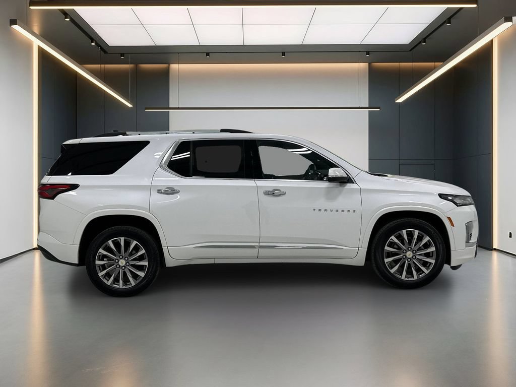 Used 2023 Chevrolet Traverse Premier FWD image 7