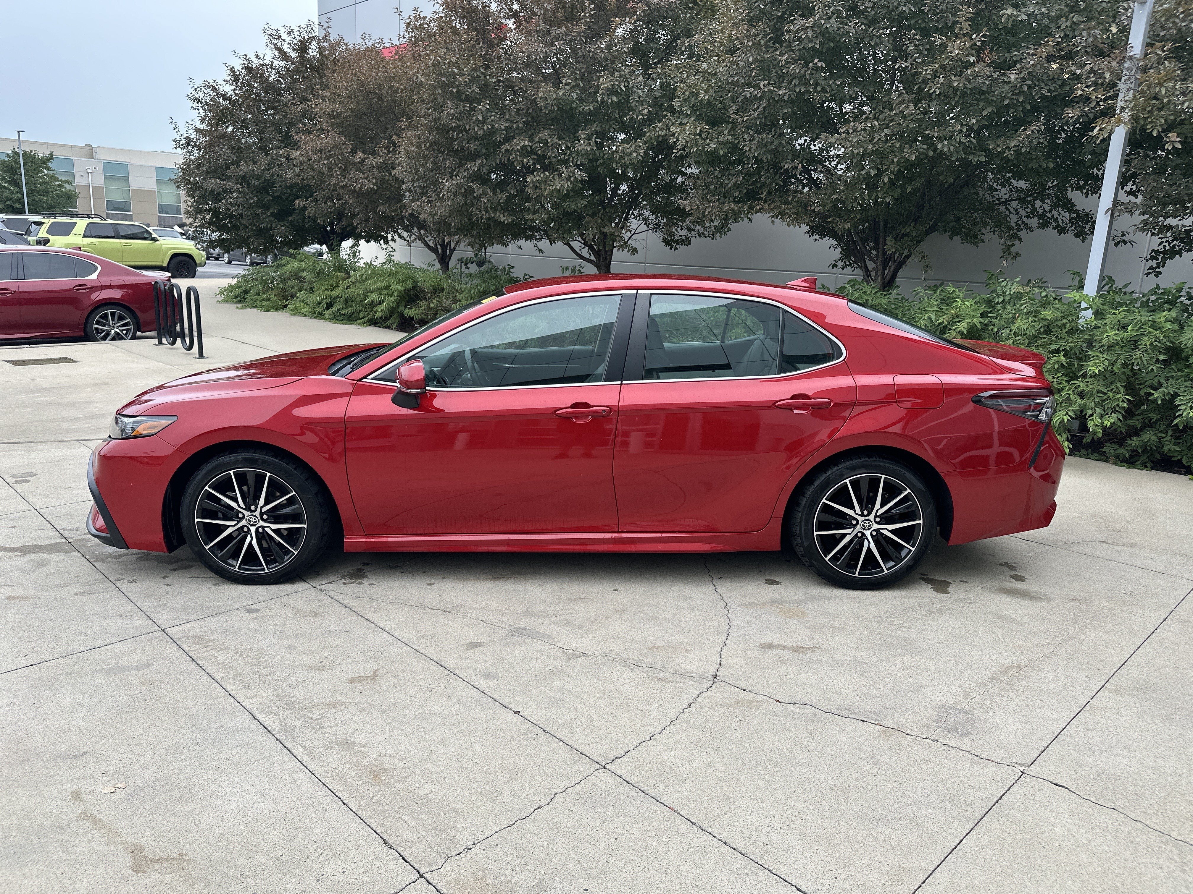 Used 2023 Toyota Camry SE w/ Protection Package (Q2) (TMS) FWD image 9